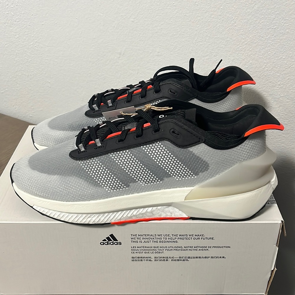 NWT Adidas Men's Avryn Shoes - Black/Grey/Orange - Various Sizes - HP5969 - Picture 2 of 9